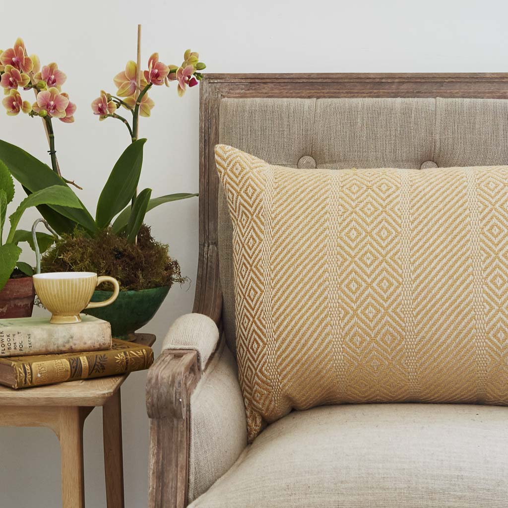 Gold hotsell yellow cushions